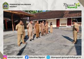 Pamong Lengkap, Lurah Ngunut Pimpin Apel Senin Pagi: Tekankan Percepatan Kegiatan dan Tertib SPJ